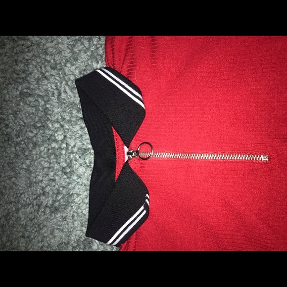 Nice red vintage- ish top - Picture 3 of 3